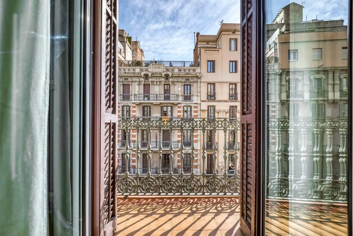 Very Spacious Eixample 4Bd 4Ba Apartment location